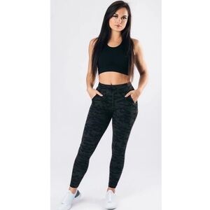 Alphalete Premium‎ High Waisted Camo Joggers, Black - Size S